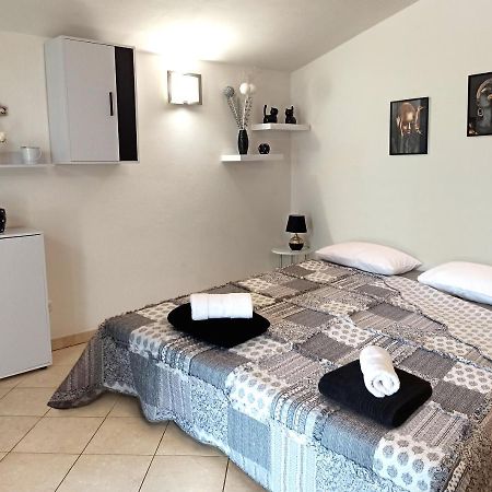 Apartman Dora Pula Exteriör bild