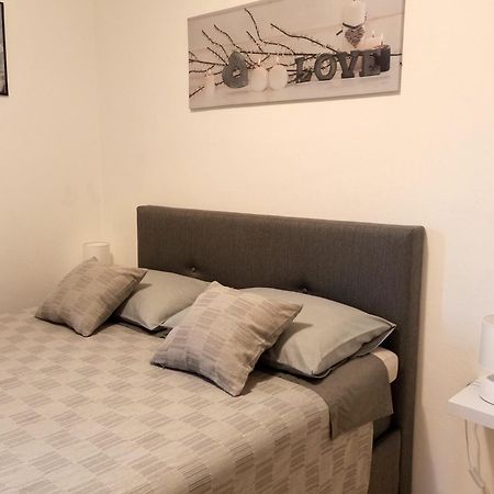 Apartman Dora Pula Exteriör bild