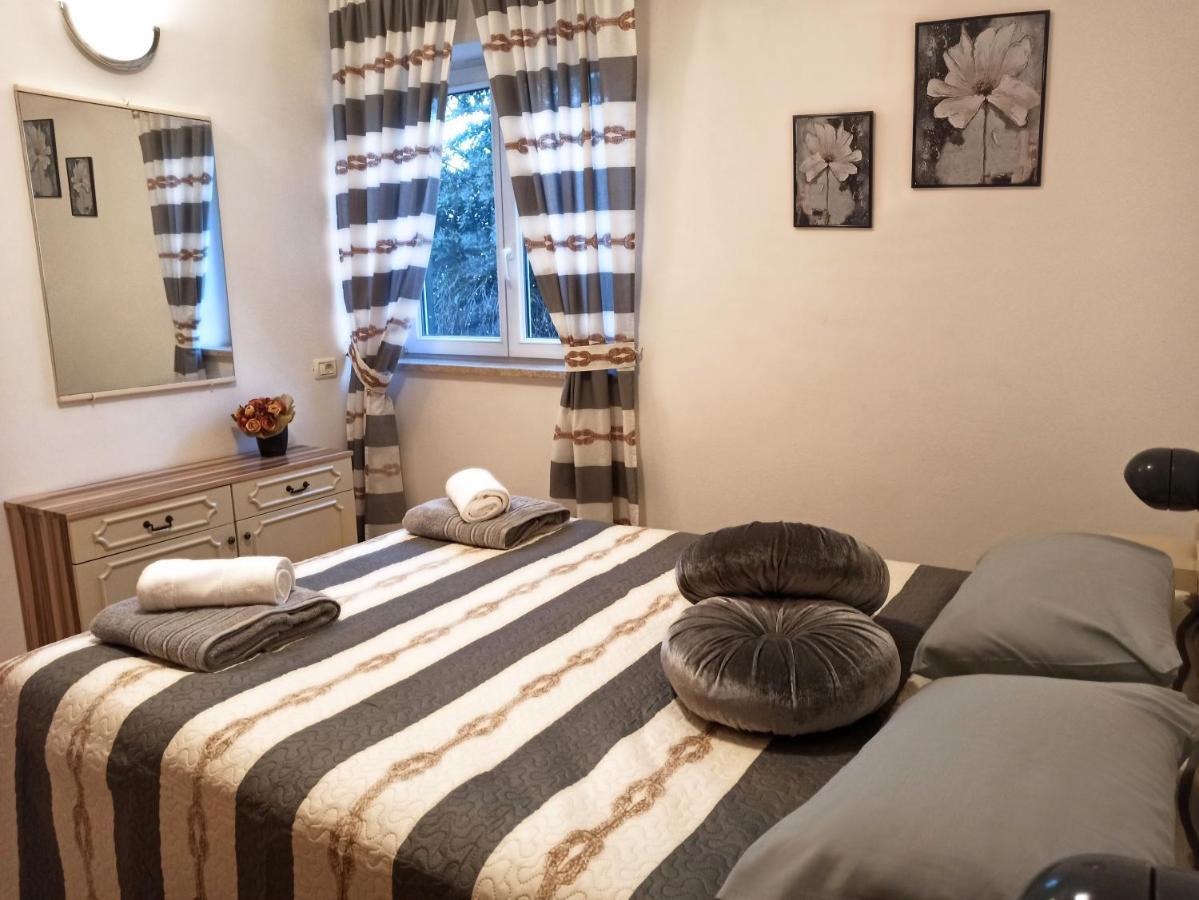 Apartman Dora Pula Exteriör bild