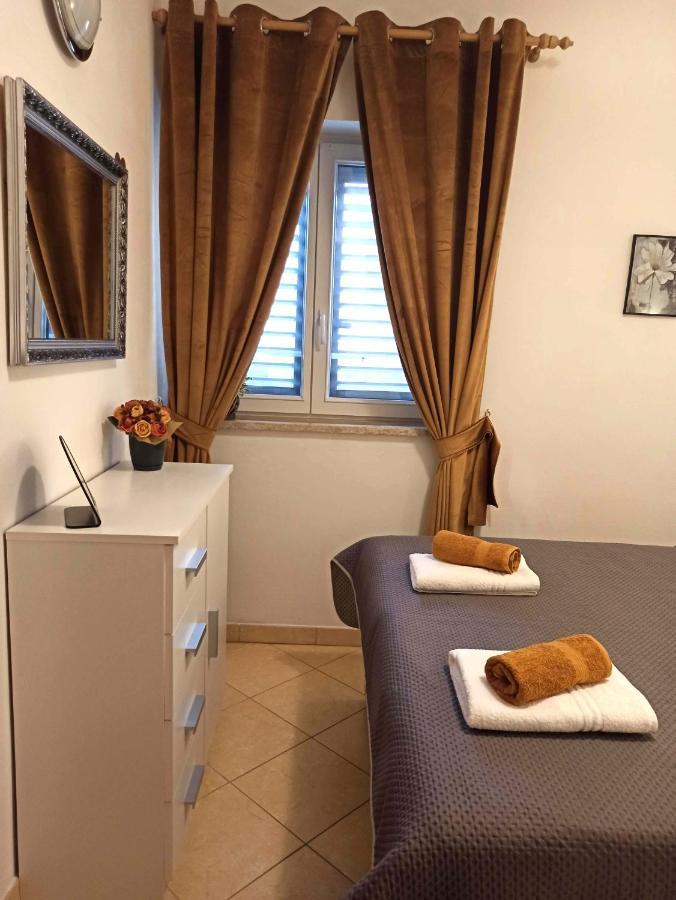 Apartman Dora Pula Exteriör bild