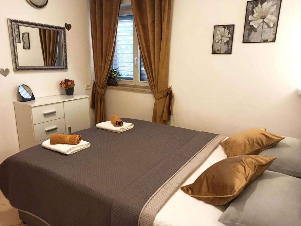 Apartman Dora Pula Exteriör bild