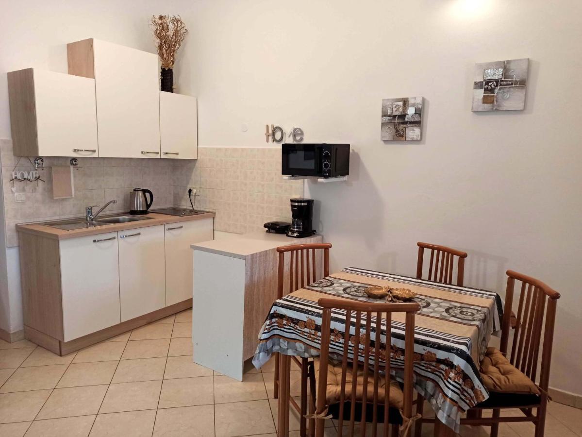 Apartman Dora Pula Exteriör bild