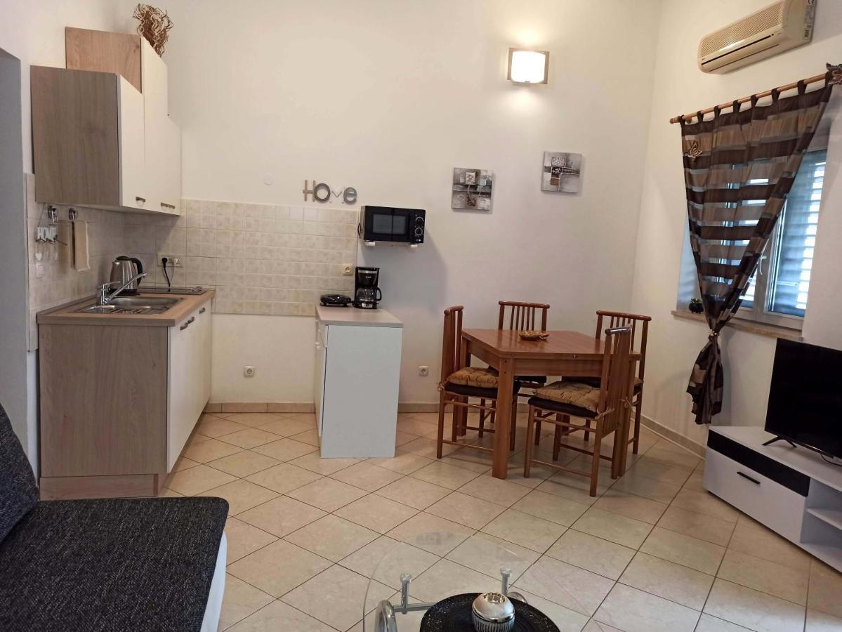 Apartman Dora Pula Exteriör bild