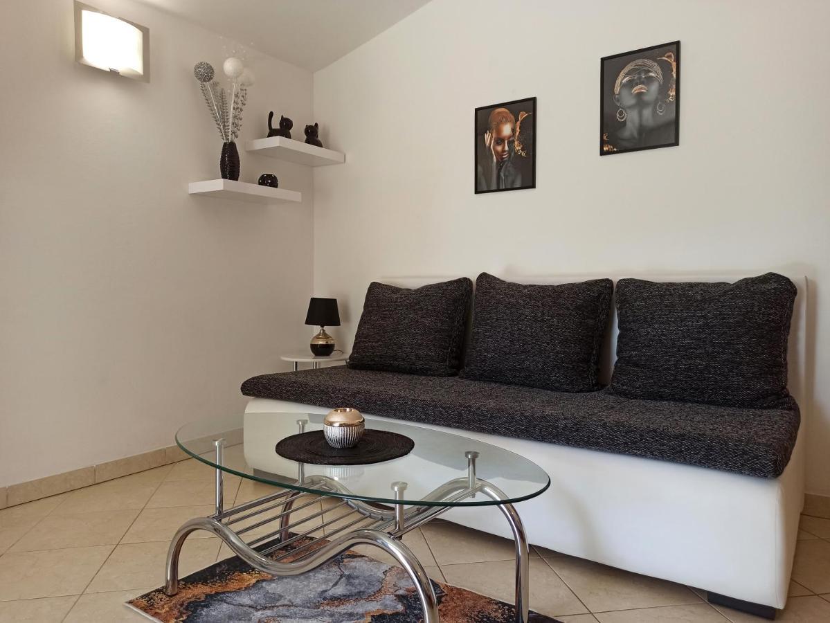 Apartman Dora Pula Exteriör bild