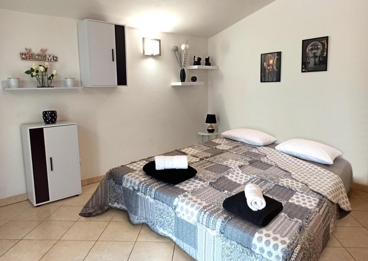 Apartman Dora Pula Exteriör bild
