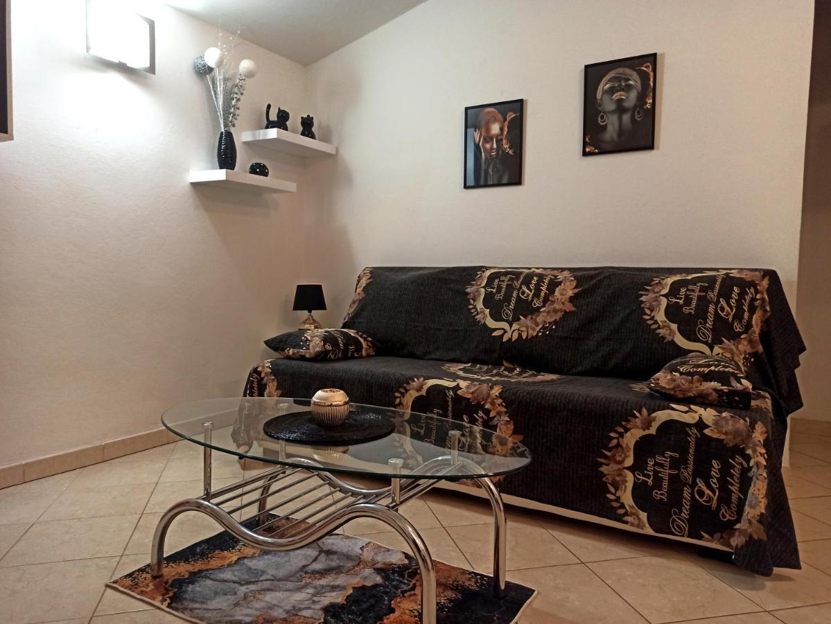 Apartman Dora Pula Exteriör bild