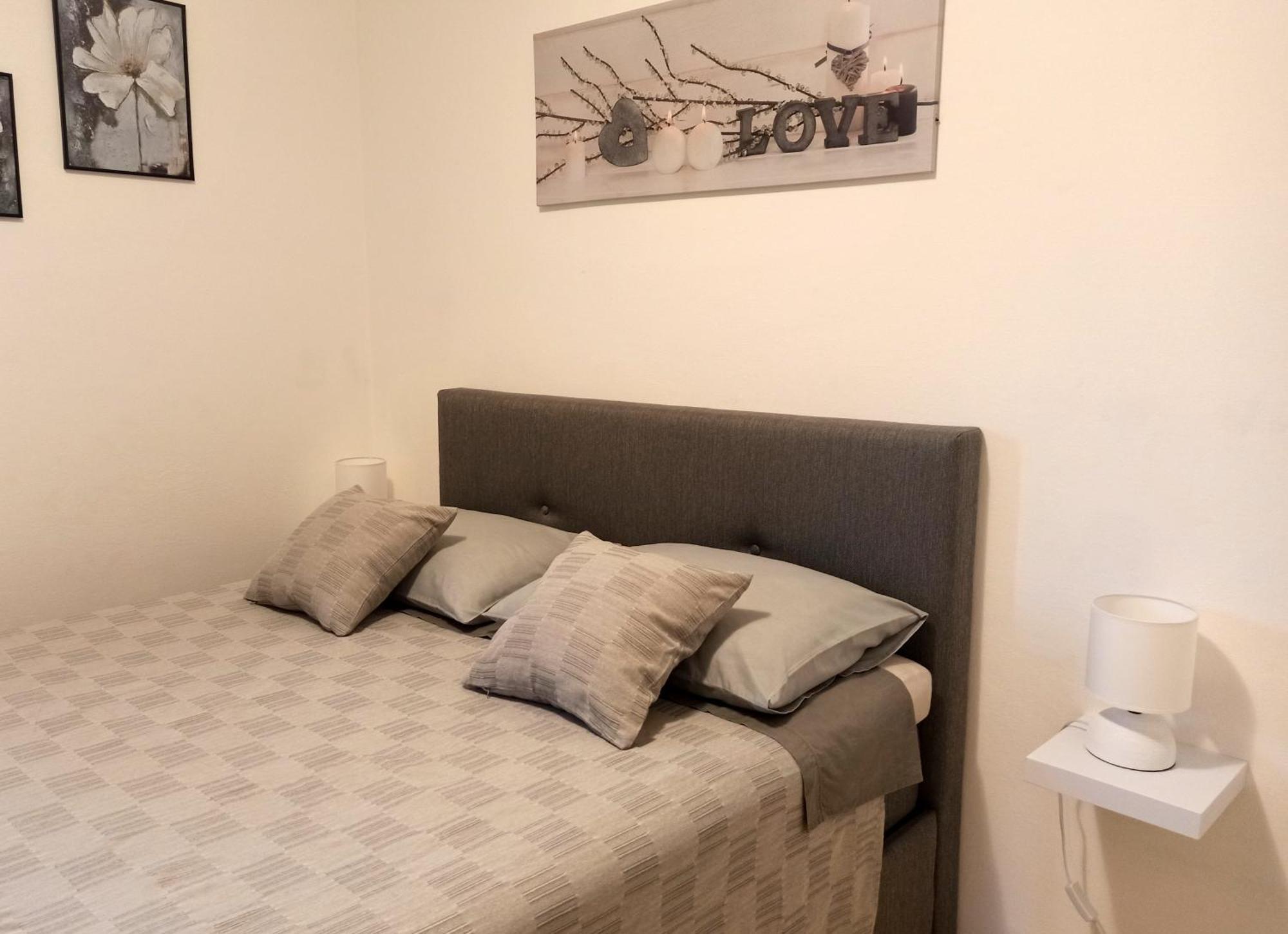 Apartman Dora Pula Exteriör bild
